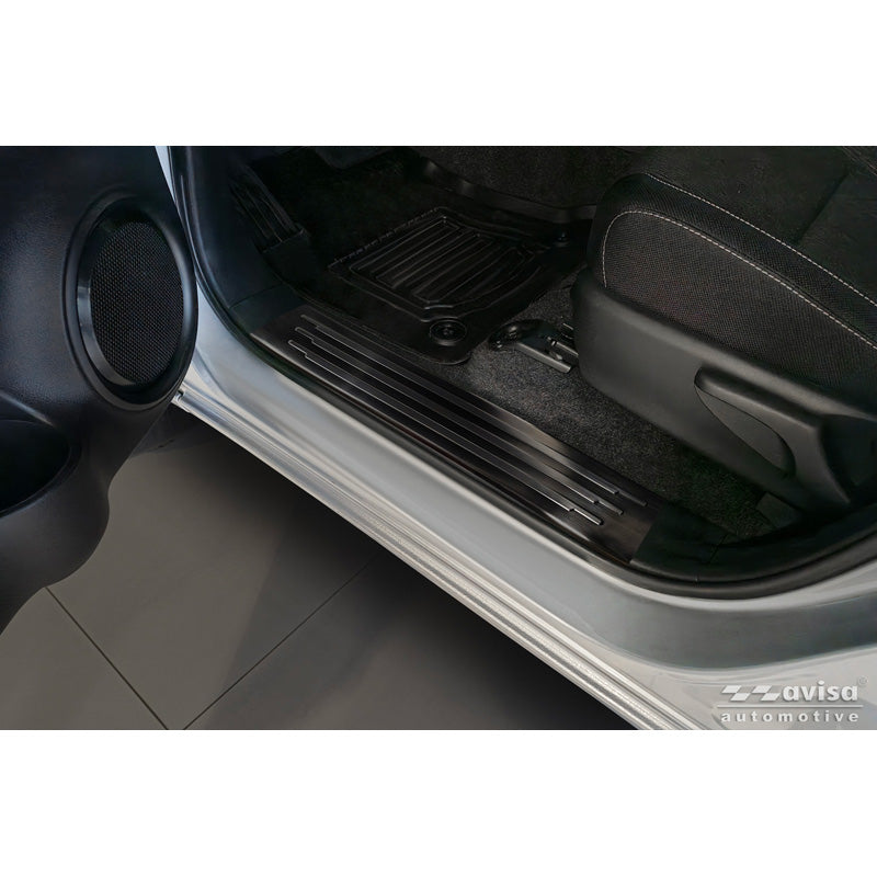Avisa, protections de seuil, acier inoxydable noir 'Lines', 4 pièces, convient pour Toyota Hilux VIII Facelift (2020-)