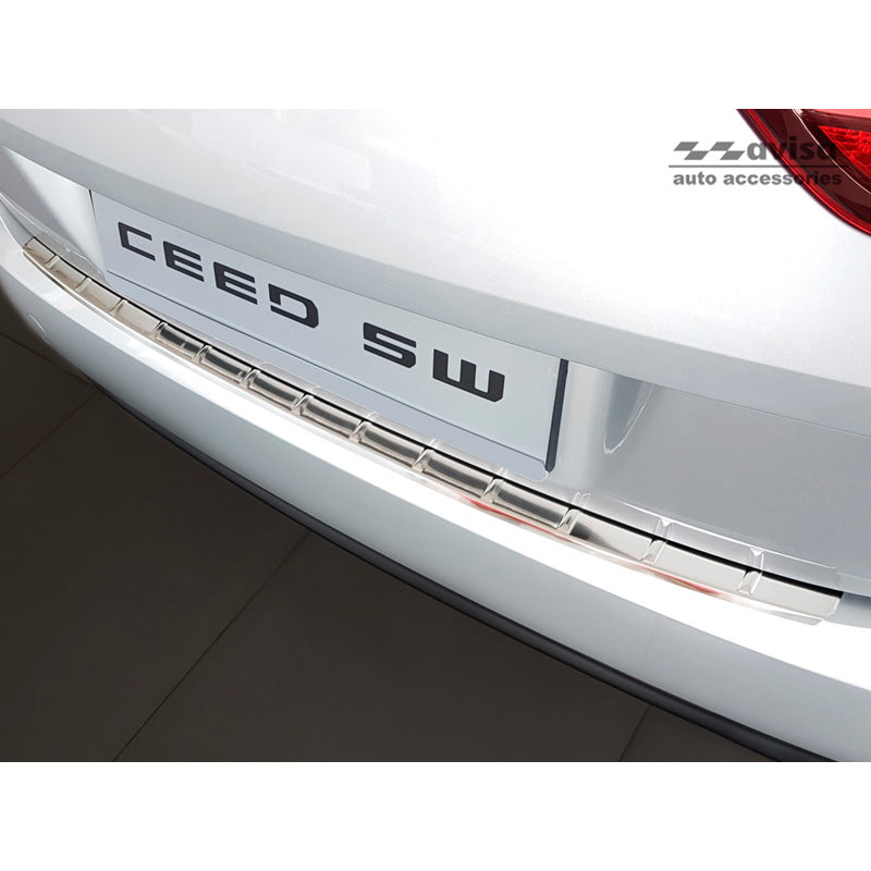 Avisa, Protection de pare-chocs arrière, acier inoxydable, compatible avec Kia Ceed III SW 2018-2021 & FL 2021- 'Ribs'