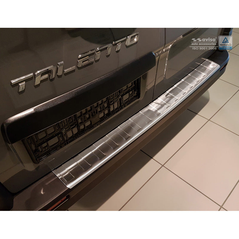 Avisa, protection de pare-chocs arrière, acier inoxydable, convient à Opel Vivaro 2014-2019 & Renault Trafic 2014-2019 & FL  2019- / Fiat Talento 2016- / Nissan NV300 2016-2019 & FL 2019-2021 & FL 2021- 'Ribs' (Long 118cm)