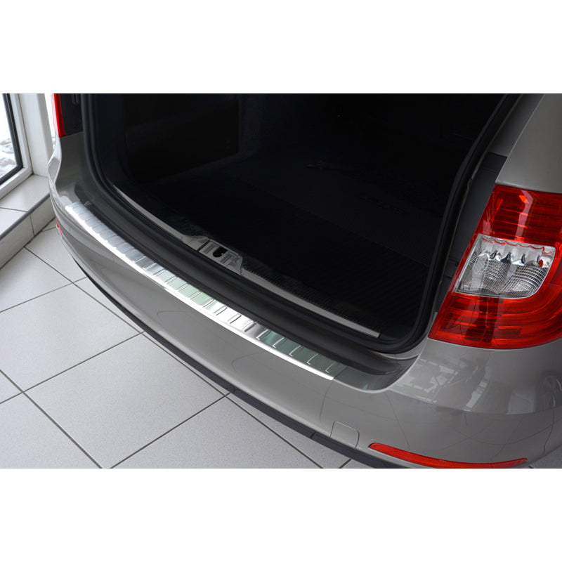 Avisa, achterbumperbeschermer, roestvrij staal, past op Skoda Superb Combi 2013-2015 'ribben'