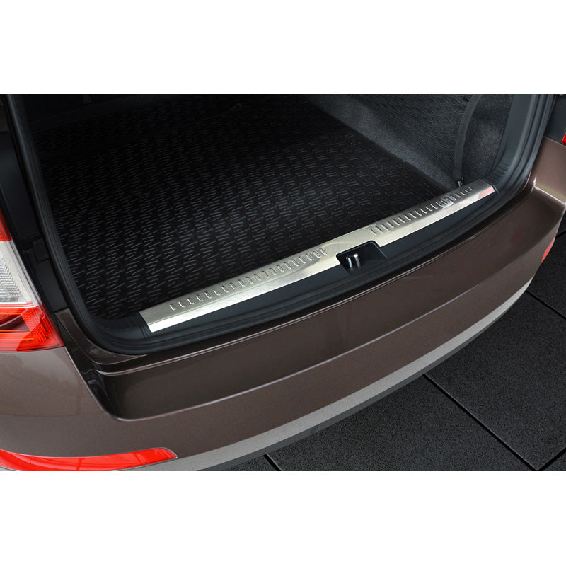 Avisa, Protection de pare-chocs intérieure, acier inoxydable, convient à Skoda Octavia III Combi 2013-2016 & FL 2017-2020 (incl. Scout & RS) 'Ribs'