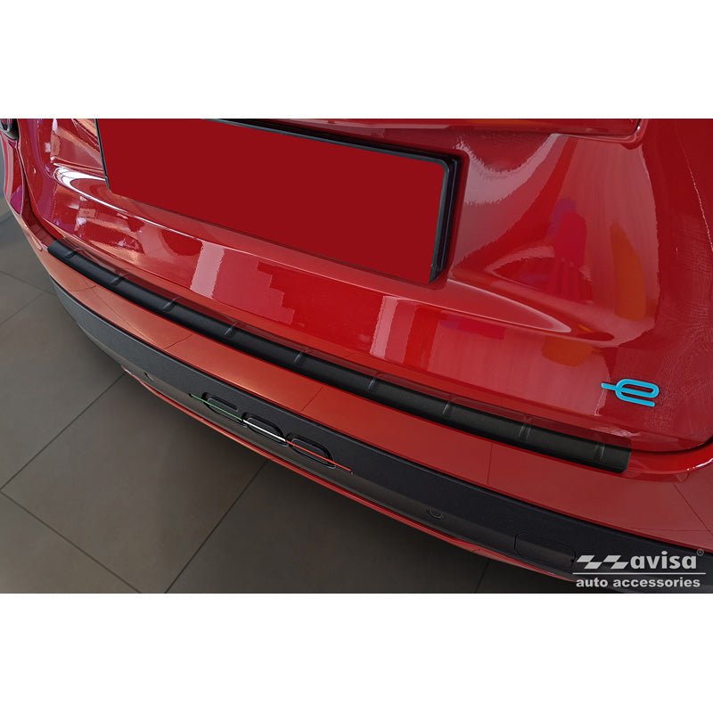 Avisa, protection de pare-chocs arrière, noir mat, acier inoxydable, compatible avec Fiat 600 Mild Hybrid / 600e 2023- 'Ribs'