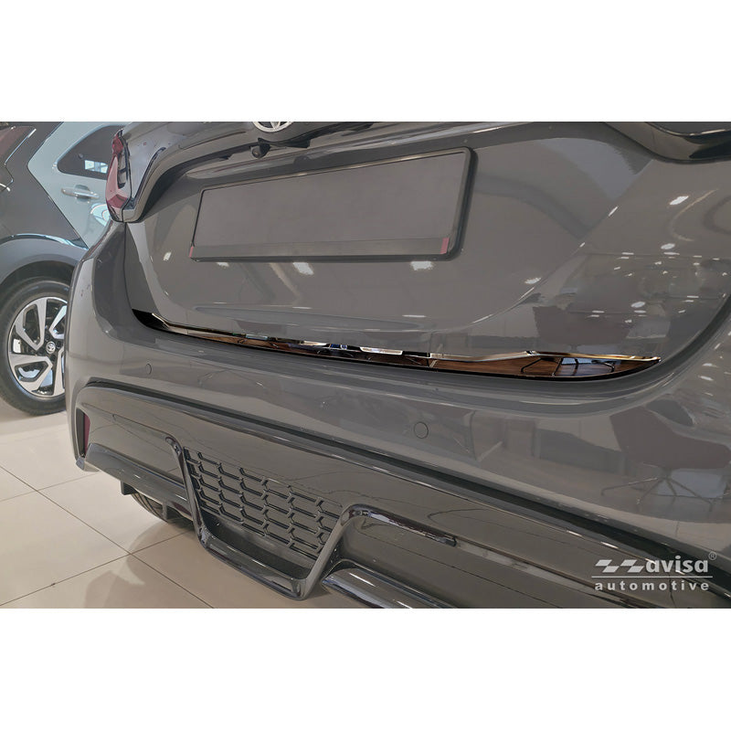 Avisa, baguette de hayon, acier inoxydable chromé noir, s'adapte à Toyota Yaris (P21) (2020-2024) & Facelift (2024-)