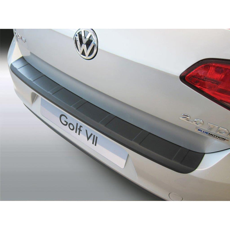 RGM, Protection de pare-chocs arrière, plastique ABS, convient à Volkswagen Golf VII 3/5 portes 2013-2019 'Rainuré' Noir