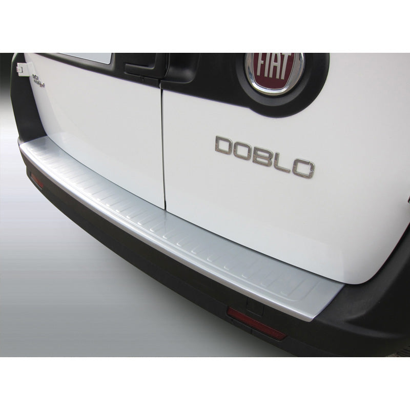 RGM, Protection de pare-chocs arrière, plastique ABS, convient pour Fiat Doblo & Opel Combo 12/2014- Argent