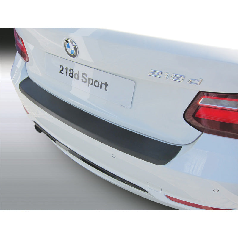 RGM, protège-pare-chocs arrière, plastique ABS, compatible avec BMW 2-Series F22 SE/Luxury/Sport 4/2014- noir
